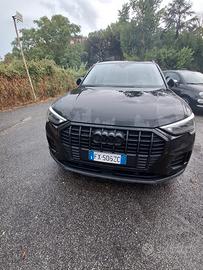 macchina audi Q3 