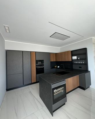 Cucina con penisola su misura Lube
