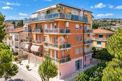 3 LOCALI A PORTO SAN GIORGIO