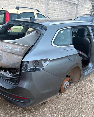 RICAMBI VOLKSWAGEN PASSAT 1.5 IBRIDA ANNO:2024