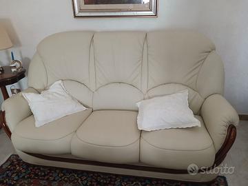 Divono e poltrone in pelle