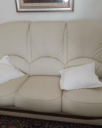 Divono e poltrone in pelle