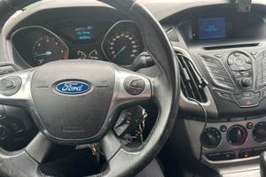Ford focus 1.6 2012