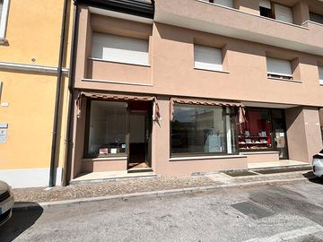 Locale commerciale di 69mq