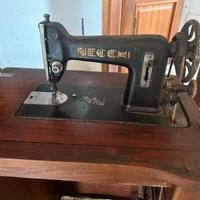 Macchina da cucire necchi