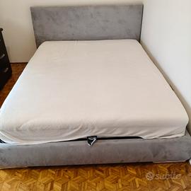 Letto matrimoniale Doimo in tessuto microfibra gri
