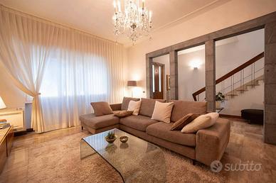 Casa indipendente di 155 m² con più di 5 locali e 