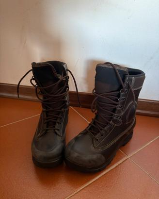 Anfibi taglia 39