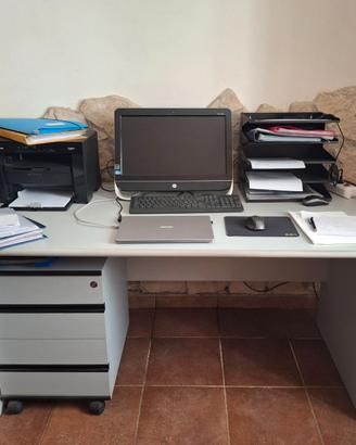 Scrivania da ufficio + cassettiera