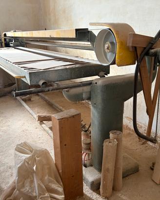 Carteggiatrice a nastro lunga 4,50 metri voltaggio