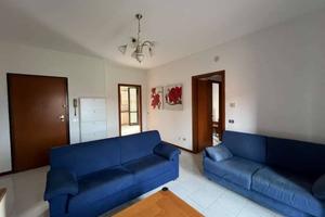 Appartamento di 80 m² con 5 locali e box auto a Mi