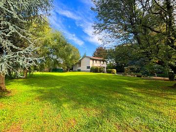 Terreno di 3080 m² a Sovico