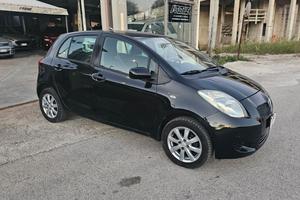 Toyota Yaris 1.0 benzina 5 porte