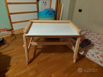 Scrivania Flosat per cameretta Ikea