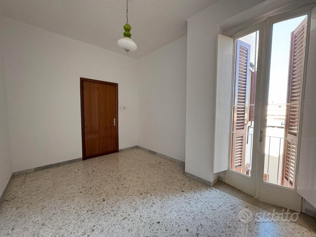 Ampio appartamento con veranda e soffitta in Ruvo - Vista 3