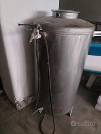 Serbatoio in acciaio inox 500 litri e autoclava.