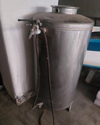 Serbatoio in acciaio inox 500 litri e autoclava.