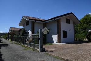 VILLA SINGOLA A FRONT