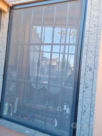 Porta blindata ed inferriate con zanzariere