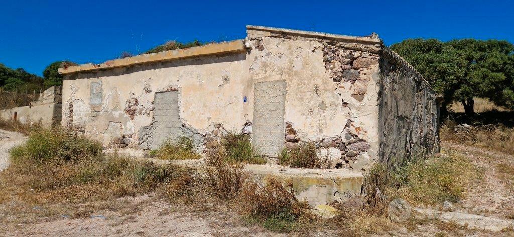 Sant' antioco - rudere con ampio terreno - Vista 4