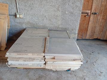 Pavimento gres porcellanato 61x61 – circa 50 mq –