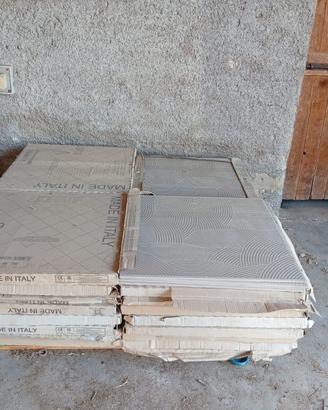 Pavimento gres porcellanato 61x61 – circa 50 mq –