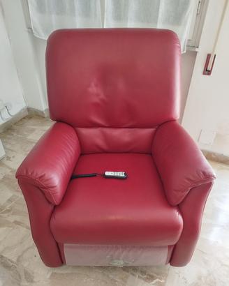 Poltrona elettrica Natuzzi in pelle, con massaggio