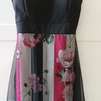 Abito nero con fiori pizzo, strascico nero velato