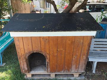 Cuccia cane grande coibentata con vano contenitore