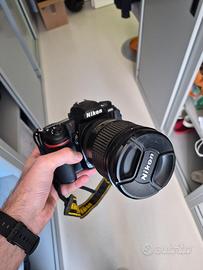 Nikon D500 con obiettivo Nikon 18-300 mm