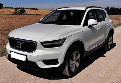 Volvo XC40 T2 Momentum Core Bianca