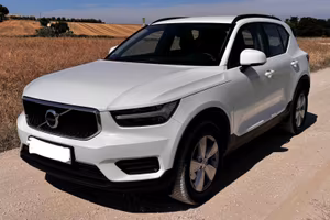 Volvo XC40 T2 Momentum Core Bianca