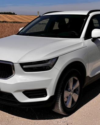 Volvo XC40 T2 Momentum Core Bianca