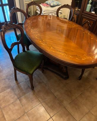 sala completa in legno intarsiato, di qualità