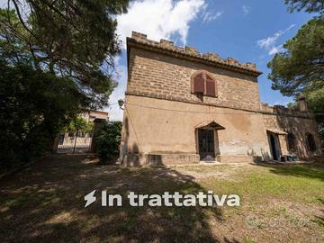Rustico / Casale di 267 m² con più di 5 locali a A