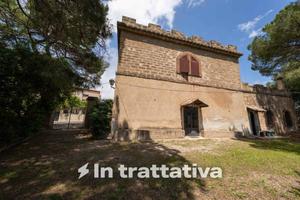 Rustico / Casale di 267 m² con più di 5 locali a A