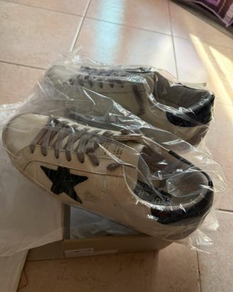 Golden goose superstar white whit black star