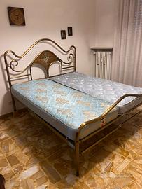Letto matrimoniale in ottone decorato