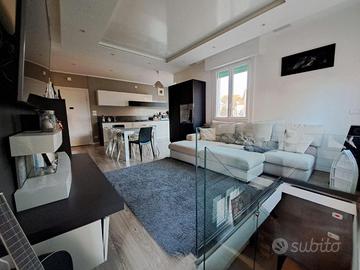 IN ZONA COSTA AZZURRA CONFORTEVOLE BICAMERE ARR...