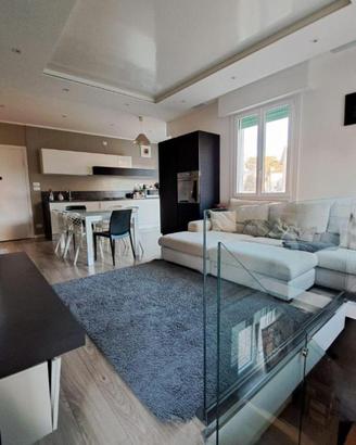 IN ZONA COSTA AZZURRA CONFORTEVOLE BICAMERE ARR...