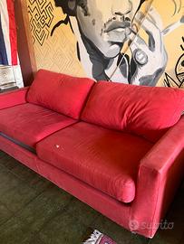 Divano rosso 3 posti