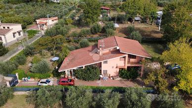 VILLA SINGOLA A CAVE