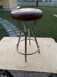 Sgabello vintage in acciaio e pelle