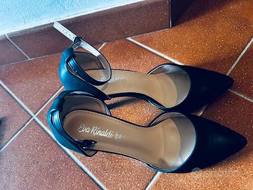 Décolleté con tacco e cinturino
