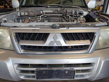 Griglia anteriore MITSUBISHI PAJERO del 2005