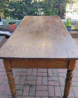 Tavolo di legno