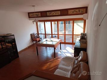 Villa con posti auto, box e spazi esterni - Olimpo