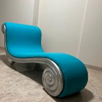 Letto da giorno surrealista stile Syrie Maugham