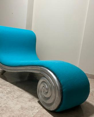 Letto da giorno surrealista stile Syrie Maugham
