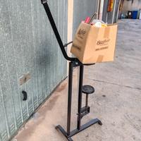 Tappatrice a colonna per tappi